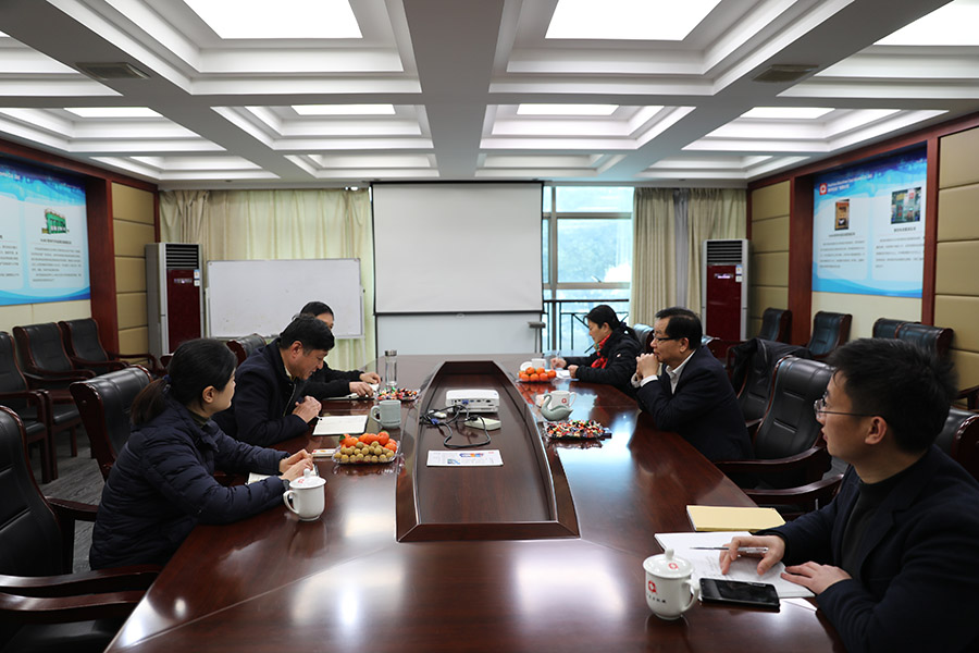 市人大黨組副書(shū)記、副主任施根寶蒞臨公司考察.JPG